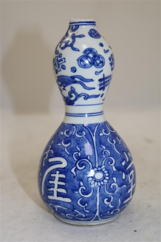 A Chinese blue and white double gourd shaped vase, possibly late Ming dynasty, 17cm, hairline cracks